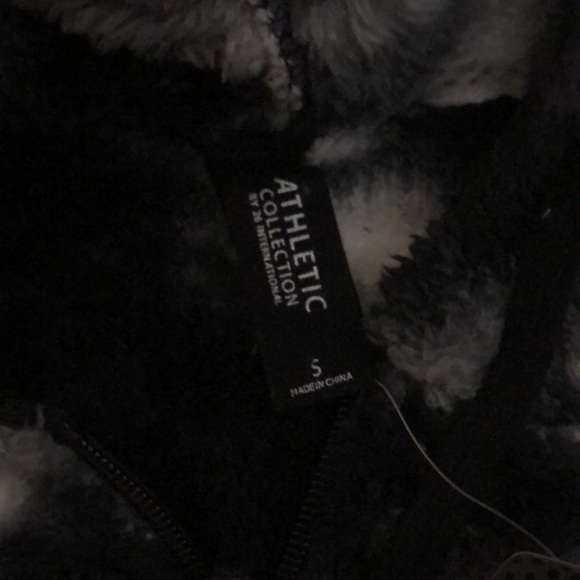 Pullover sweater with hoodie - Picture 2 of 5